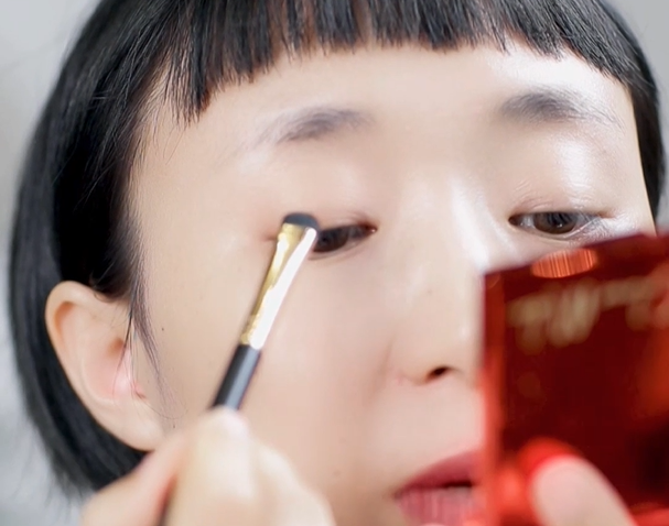 简单万能的四色眼影上妆技巧